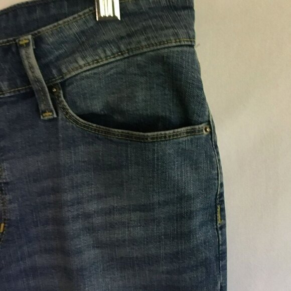 Levi's Signature Capri Jeans Women's Size 12 Mid Rise Cuffed Denim Medium Wash - Picture 4 of 13